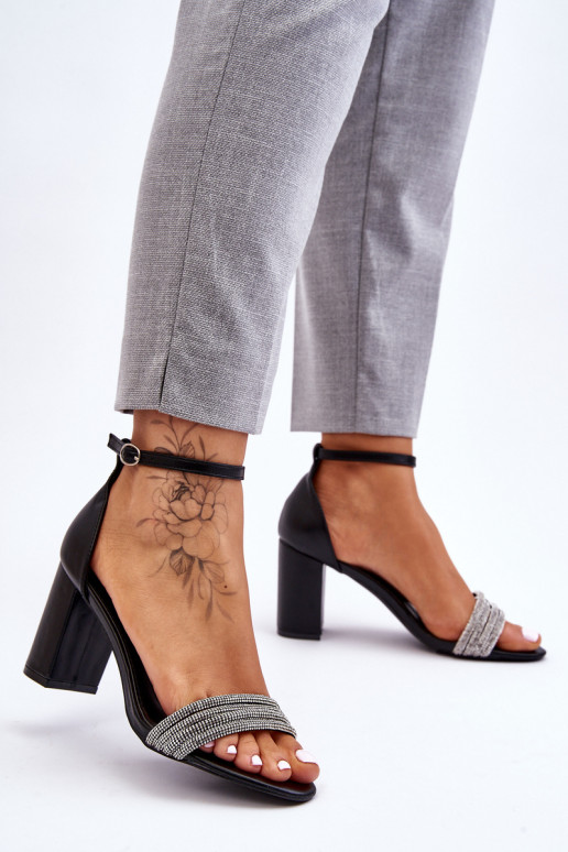 Elegantsed sandaalid säravate...