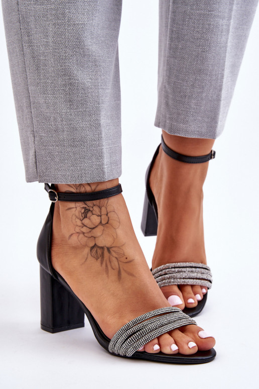 Elegantsed sandaalid säravate...