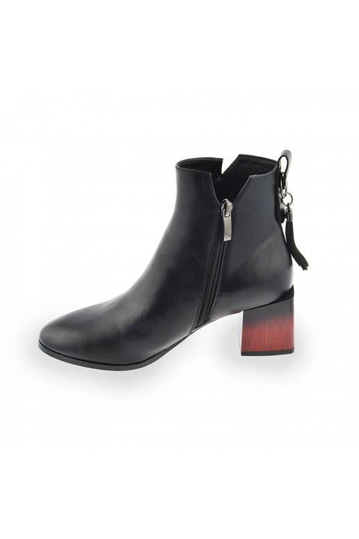 Naiste poolsaapad  Cut Out mustad...