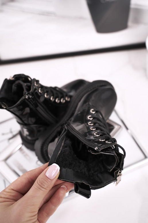 Mustad lakitud naiste saapad