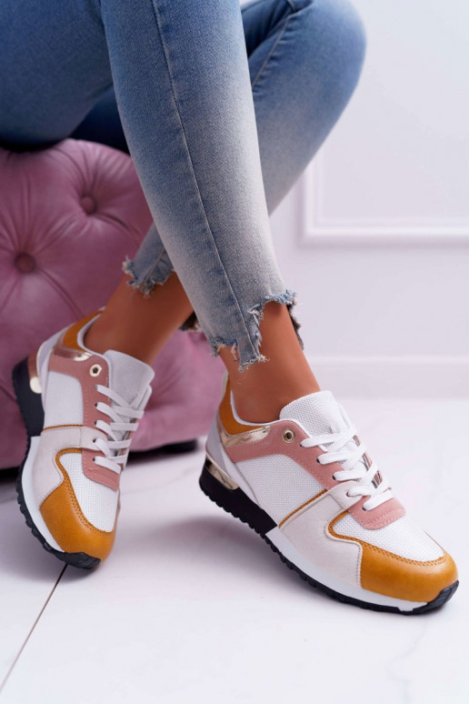 Vabaajajalatsid erinevates värvides