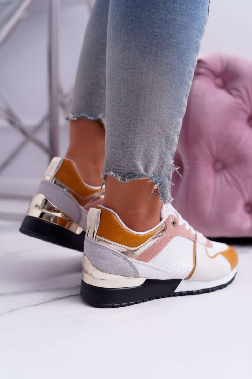 Vabaajajalatsid erinevates värvides