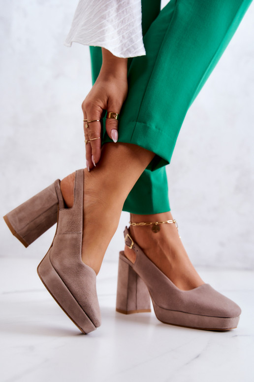 Kingad seemisnakhsed  beeži värvi