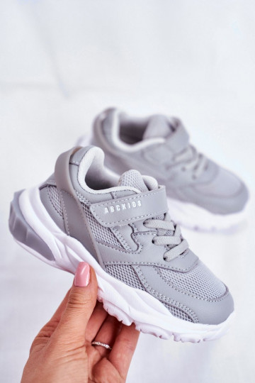 Lastejalatsid tumesinist... 2