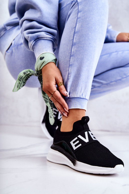 spordijalatsid  mustad Lorane