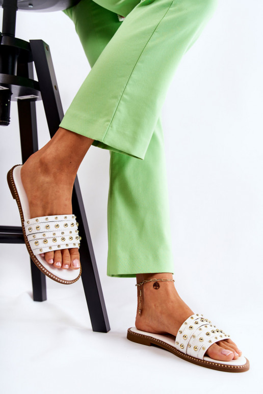 Plätud naturaalsest nahast kaunistustega valget värvi Brien Plätud naturaalsest nahast kaunistustega valget värvi Brien