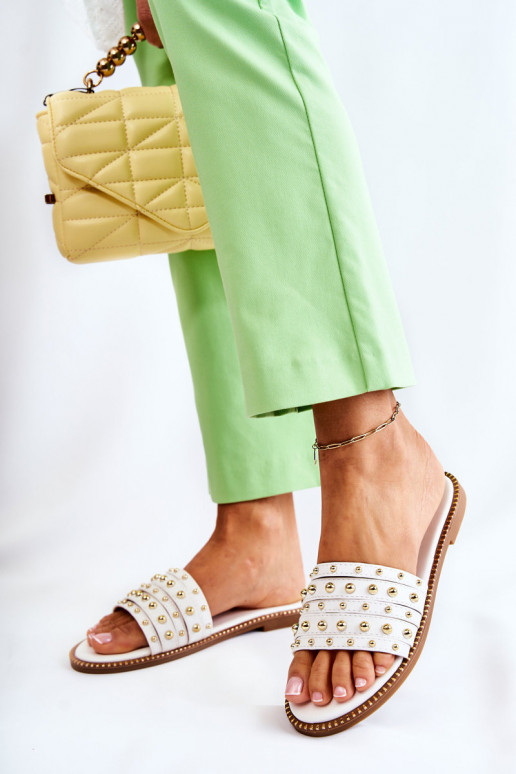 Plätud naturaalsest nahast kaunistustega valget värvi Brien Plätud naturaalsest nahast kaunistustega valget värvi Brien