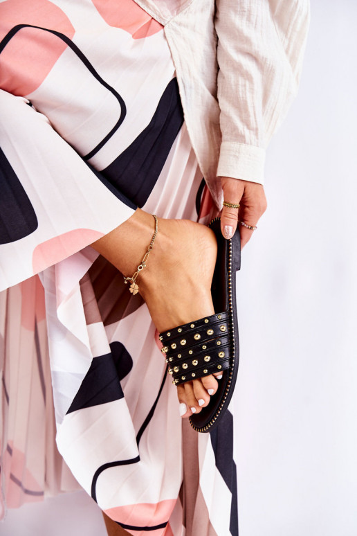 Plätud naturaalsest nahast kaunistustega mustad Brien Plätud naturaalsest nahast kaunistustega mustad Brien