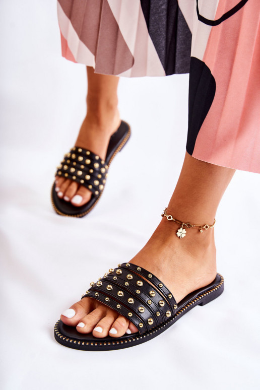 Plätud naturaalsest nahast kaunistustega mustad Brien Plätud naturaalsest nahast kaunistustega mustad Brien