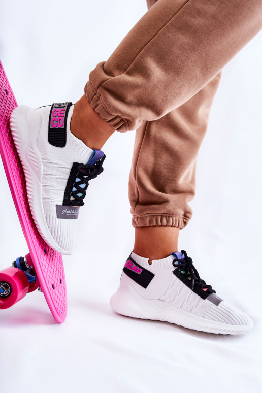 Sportliku stiiliga jalanõud Sneakers tüüpi jalanõud valget värvi Klayra