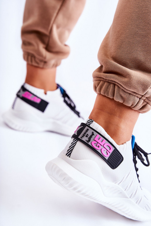 Sportliku stiiliga jalanõud Sneakers tüüpi jalanõud valget värvi Klayra