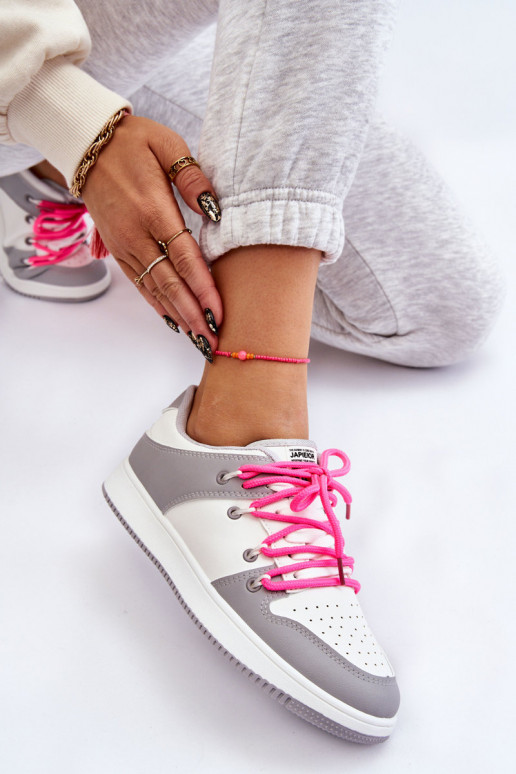 Klassikalise mudeli spordijalatsid  nööritavad Valget-Halli värvi Jella