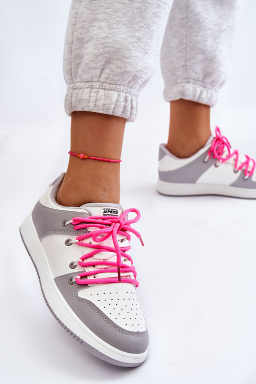 Klassikalise mudeli spordijalatsid  nööritavad Valget-Halli värvi Jella