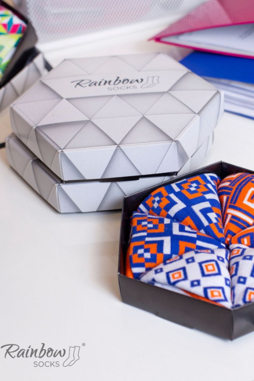 Geomeetriliste mustritega vikerkaare sokid 3 paar Geomeetriliste mustritega vikerkaare sokid 3 paar