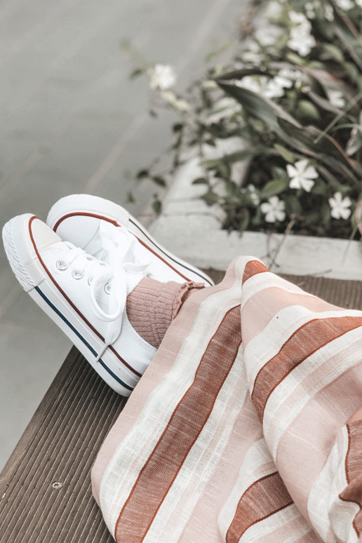 Klassikalised laste spordijalatsid valget värvi Filemon