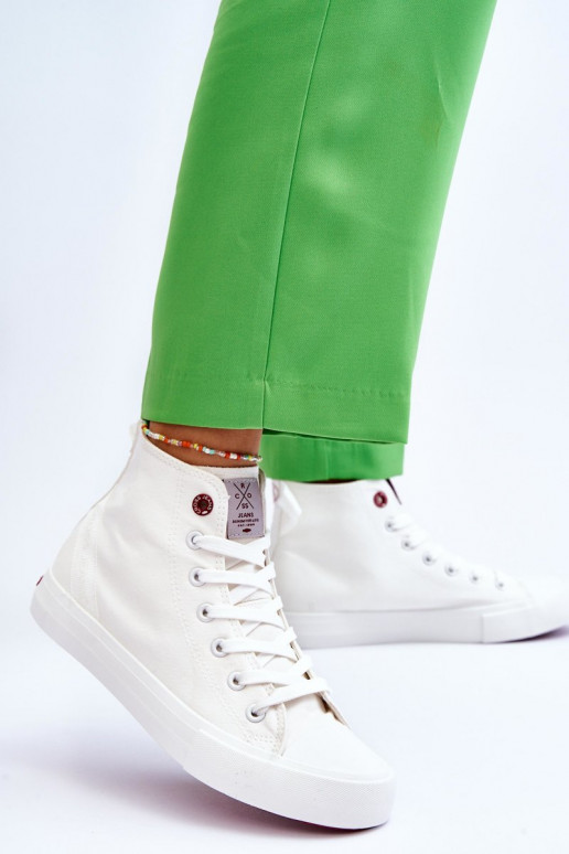 Klassikalise mudeli vabaajajalatsi Cross Jeans LL2R4086C valget värvi Klassikalise mudeli vabaajajalatsi Cross Jeans LL2R4086C valget värvi