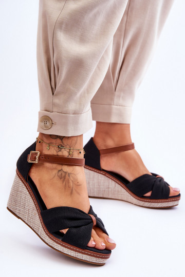 Naistesandaalid  mustad Daphne 2