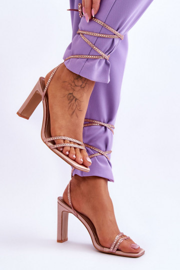 Elegantsed lahtised kingad neetidega Nude Nessy 2