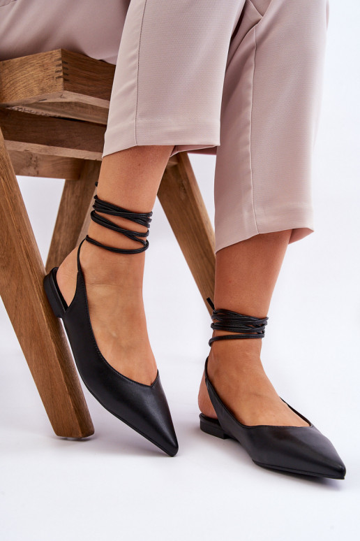 Nööritavad terava otsaga kingad mustad Turriso