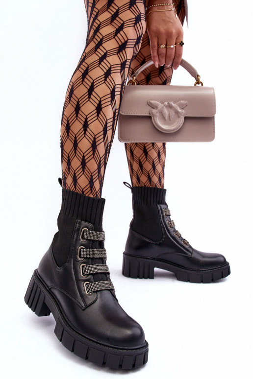 saapad  mustad Kasseis