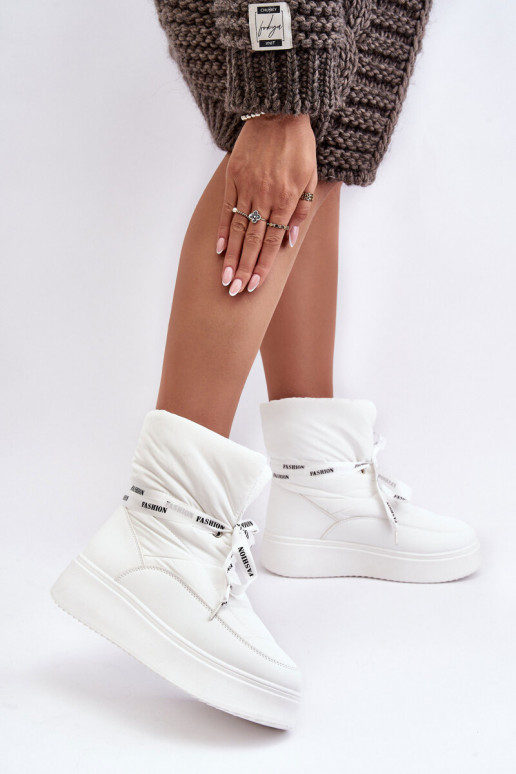 nööpidega lumesaapad    Wiązaniem valget värvi Siracna nööpidega lumesaapad    Wiązaniem valget värvi Siracna