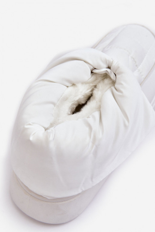 nööpidega lumesaapad    Wiązaniem valget värvi Siracna nööpidega lumesaapad    Wiązaniem valget värvi Siracna