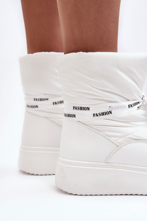 nööpidega lumesaapad    Wiązaniem valget värvi Siracna nööpidega lumesaapad    Wiązaniem valget värvi Siracna