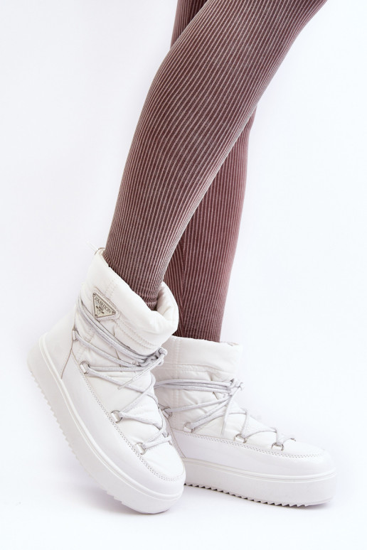 nööpidega lumesaapad platvormtalla ja stiilsete detailidega valget värvi Fleure nööpidega lumesaapad platvormtalla ja stiilsete detailidega valget värvi Fleure