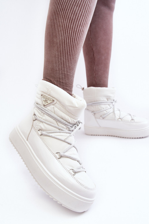 nööpidega lumesaapad platvormtalla ja stiilsete detailidega valget värvi Fleure nööpidega lumesaapad platvormtalla ja stiilsete detailidega valget värvi Fleure