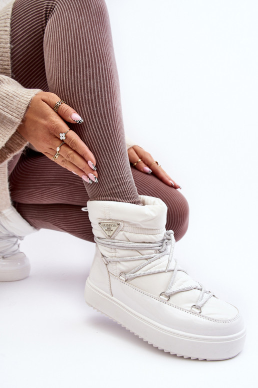 nööpidega lumesaapad platvormtalla ja stiilsete detailidega valget värvi Fleure nööpidega lumesaapad platvormtalla ja stiilsete detailidega valget värvi Fleure