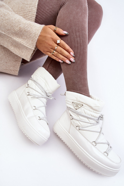 nööpidega lumesaapad platvormtalla ja stiilsete detailidega valget värvi Fleure nööpidega lumesaapad platvormtalla ja stiilsete detailidega valget värvi Fleure