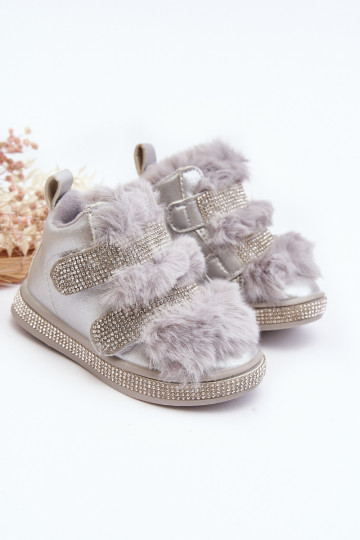 Laste lumesaapad soojendasid hõbedast Leela 2