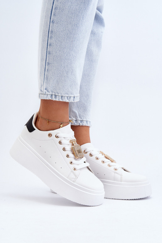 Sneakers tüüpi jalanõud   kaunistustega valget värvi Celedria Sneakers tüüpi jalanõud   kaunistustega valget värvi Celedria