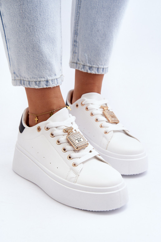 Sneakers tüüpi jalanõud   kaunistustega valget värvi Celedria Sneakers tüüpi jalanõud   kaunistustega valget värvi Celedria