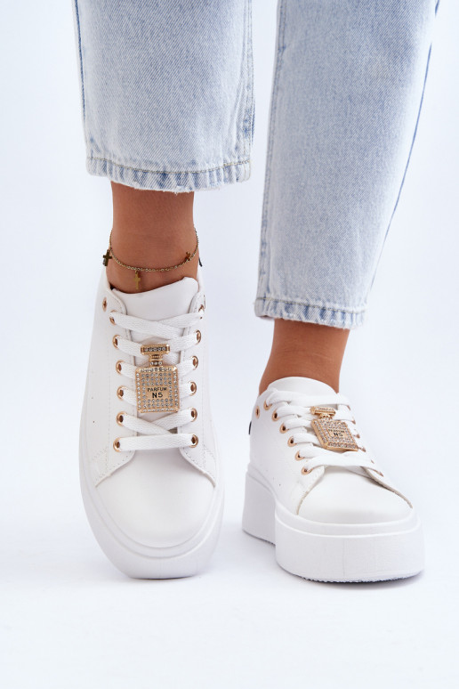 Sneakers tüüpi jalanõud   kaunistustega valget värvi Celedria Sneakers tüüpi jalanõud   kaunistustega valget värvi Celedria