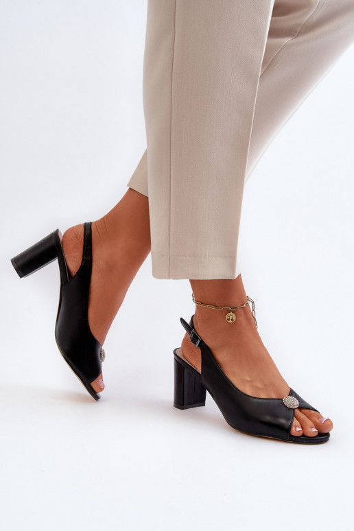 Elegantsed sandaalid kõrge jämeda kontsaga kaunistustega mustad Trasea