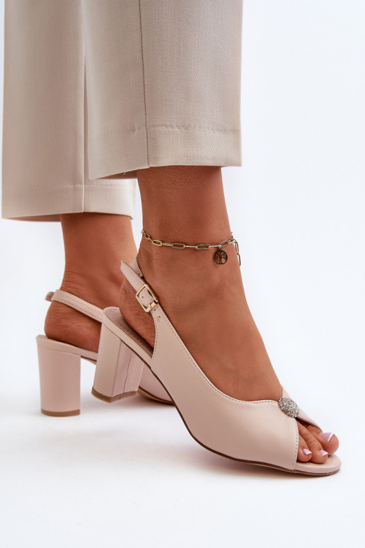 Elegantsed sandaalid kõrge jämeda kontsaga kaunistustega beeži värvi Trasea Elegantsed sandaalid kõrge jämeda kontsaga kaunistustega beeži värvi Trasea