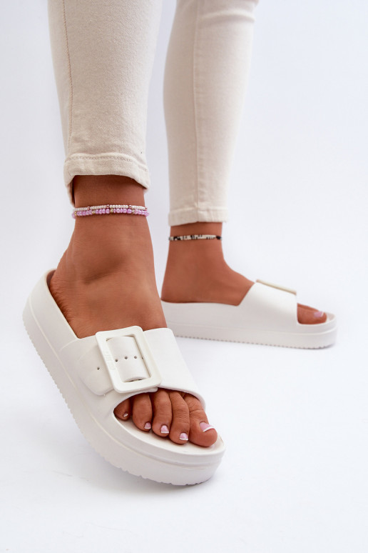 Kerged sussid platvormiga neetide ja pandlaga Big Star NN274A661 valget värvi Kerged sussid platvormiga neetide ja pandlaga Big Star NN274A661 valget värvi