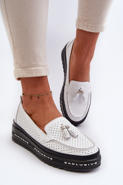 Kullatud tallaga naiste mokassiinid valget värvi Assetnima