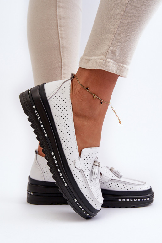 Kullatud tallaga naiste mokassiinid valget värvi Assetnima