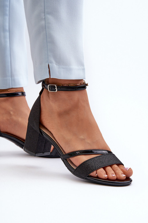 Läikivad sandaalid    mustad Ploemis Läikivad sandaalid    mustad Ploemis