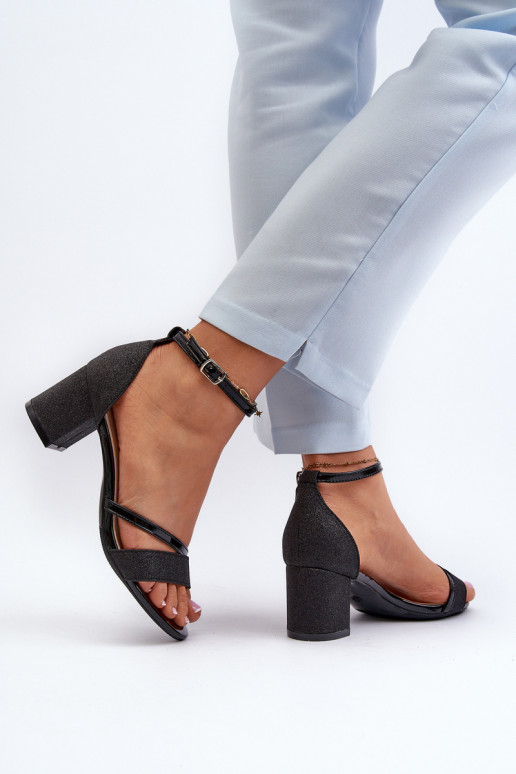 Läikivad sandaalid    mustad Ploemis Läikivad sandaalid    mustad Ploemis