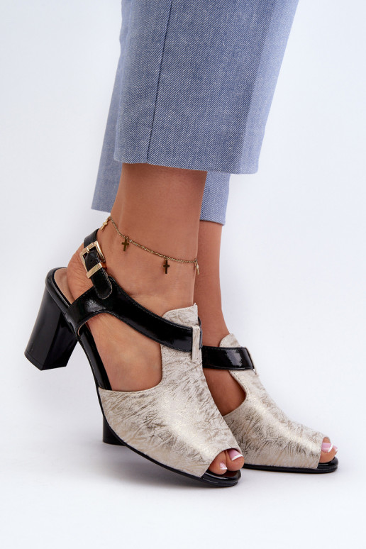 Naistesandaalid eko-nahast Kuldset värvi-mustad Queenmarie Naistesandaalid eko-nahast Kuldset värvi-mustad Queenmarie