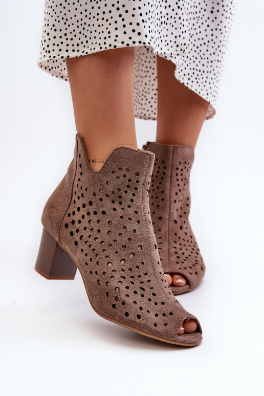 Naiste ažuursed ökoseemisnahast saapad kõrgel kontsal, avatud ninaosaga Pruun Halania Naiste ažuursed ökoseemisnahast saapad kõrgel kontsal, avatud ninaosaga Pruun Halania