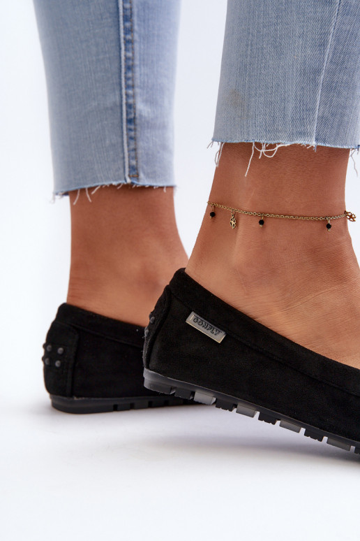 Naiste mokassiinid, mis on valmistatud öko-seemisnahast mustast Amrutiast Naiste mokassiinid, mis on valmistatud öko-seemisnahast mustast Amrutiast