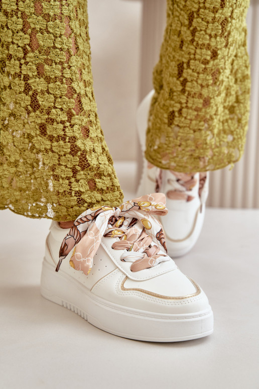 Sneakers tüüpi jalanõud Pealiste omad platvormiga Koos Ornate Paeladm valget värvi Mistra