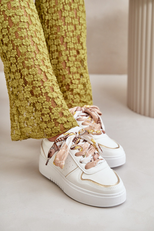 Sneakers tüüpi jalanõud Pealiste omad platvormiga Koos Ornate Paeladm valget värvi Mistra