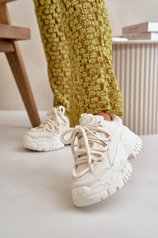 Sneakers tüüpi jalanõud Pealiste omad Sellel onssiivsel tallal Elevandiluu värvi Nevela Sneakers tüüpi jalanõud Pealiste omad Sellel onssiivsel tallal Elevandiluu värvi Nevela