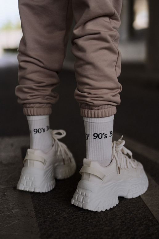 Sneakers tüüpi jalanõud Pealiste omad Sellel onssiivsel tallal Elevandiluu värvi Nevela Sneakers tüüpi jalanõud Pealiste omad Sellel onssiivsel tallal Elevandiluu värvi Nevela