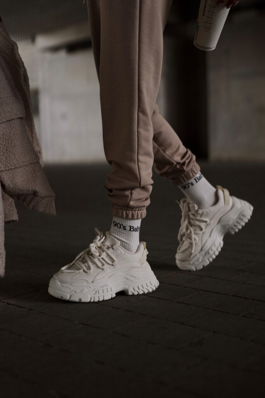 Sneakers tüüpi jalanõud Pealiste omad Sellel onssiivsel tallal Elevandiluu värvi Nevela Sneakers tüüpi jalanõud Pealiste omad Sellel onssiivsel tallal Elevandiluu värvi Nevela